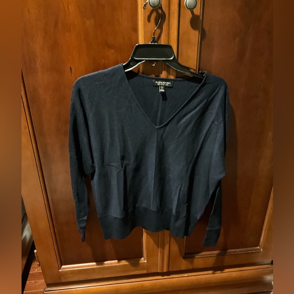 Banana Republic Navy Merino Wool V-Neck Sweater Small Petite